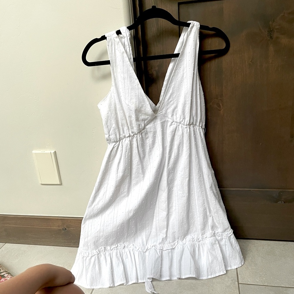 Gianni bini white deep v neck :) comfy & simple